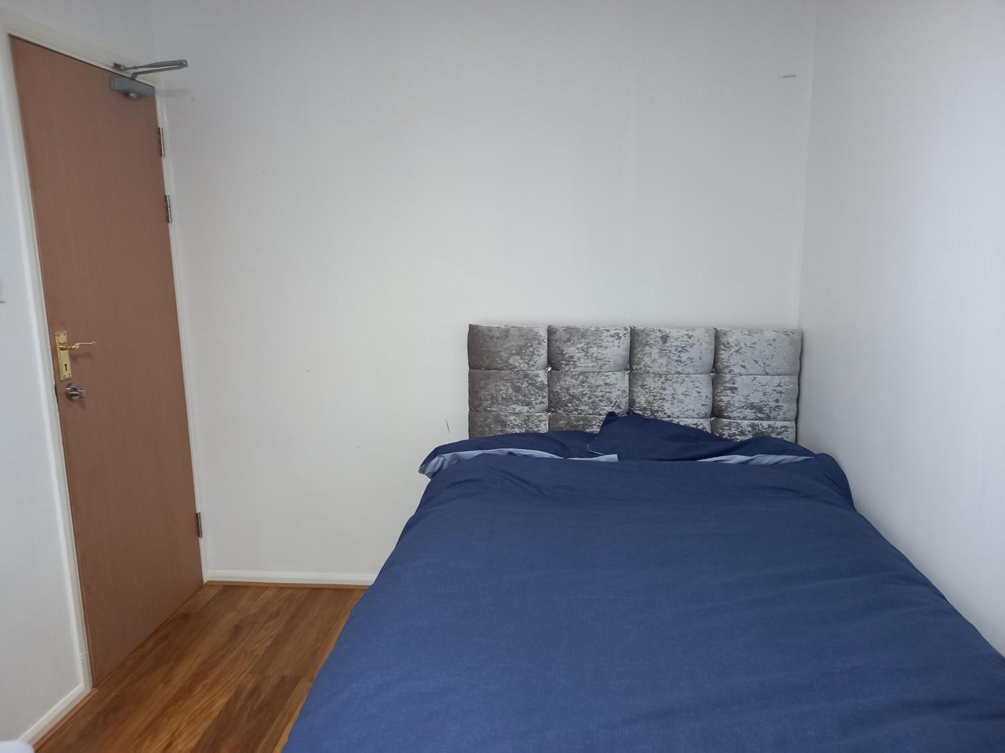 Double En-Suite Rooms Nevendon Екстер'єр фото